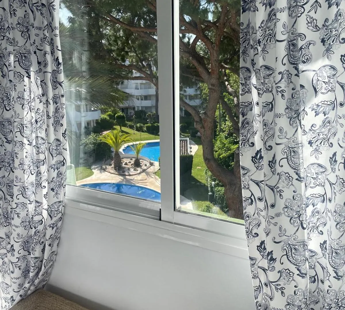 Daire Beau Duplex Pres De La Plage Sitio de Calahonda İspanya